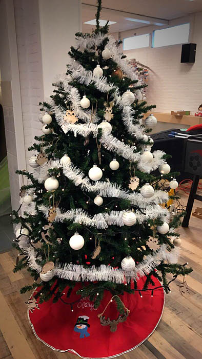 Kerstboom bij kleinschalige kinderopvang Lappelein in Heerenveen