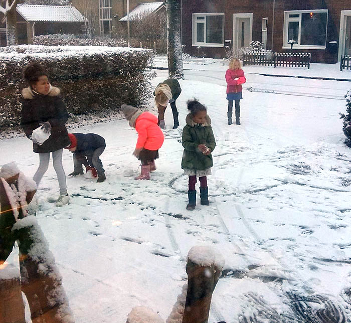 sneeuw kinderen opvang lappelein