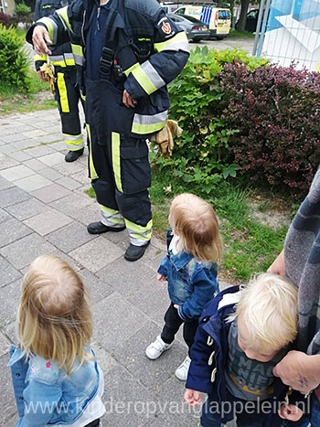 brandweer bezoek lappelein kinderen
